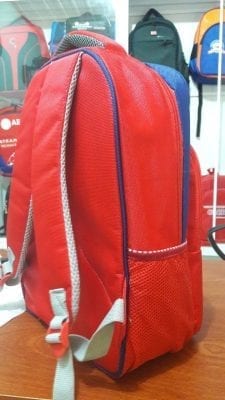 Mặt bên balo học sinh