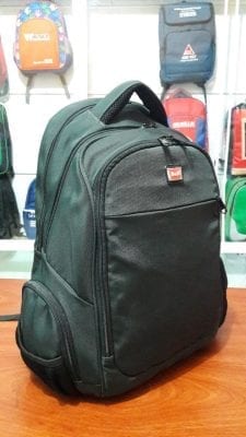Mặt bên balo laptop thời trang