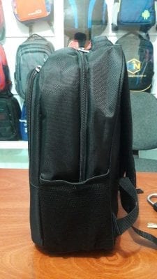 Mặt bên balo laptop siêu nhẹ