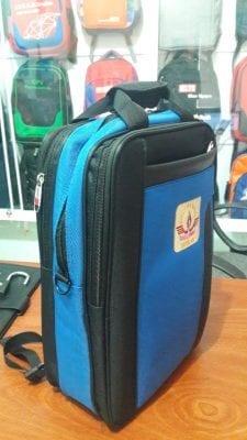 Mặt bên balo laptop đa năng