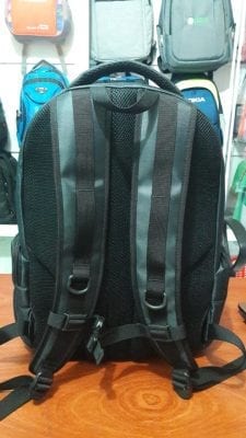 Mặt sau balo laptop cao cấp