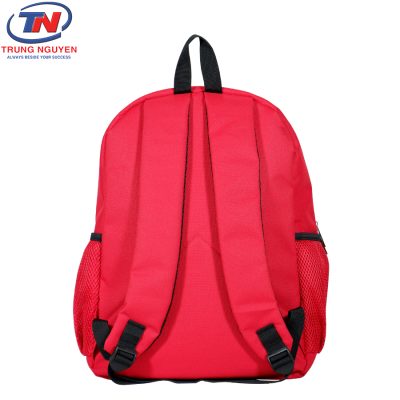 Mặt sau balo đẹp đi học cho nữ ở trung tâm ngoại ngữ